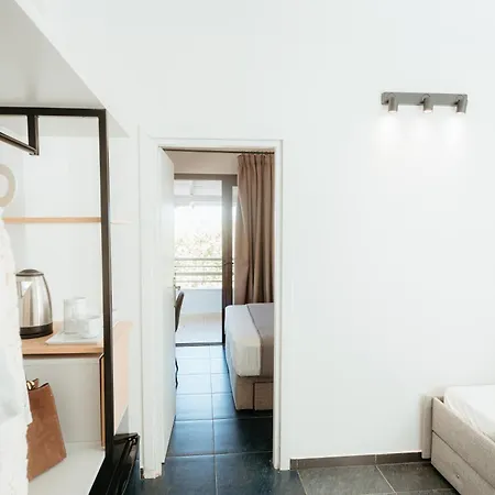 Aqua Beachfront Elegant 호텔