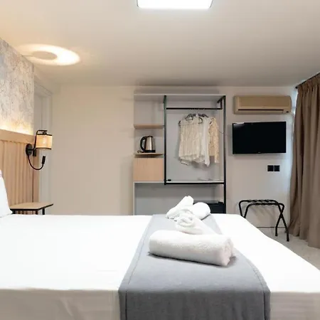 Aqua Beachfront Elegant Olympiakí Aktí