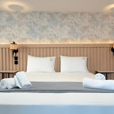 Aqua Beachfront Elegant Olympiakí Aktí