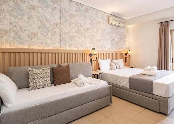 Aqua Beachfront Elegant 酒店 3*