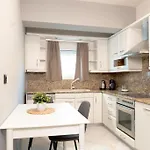 Ξενοδοχείο Aqua Beachfront Elegant 3*
