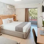 Aqua Beachfront Elegant Ξενοδοχείο