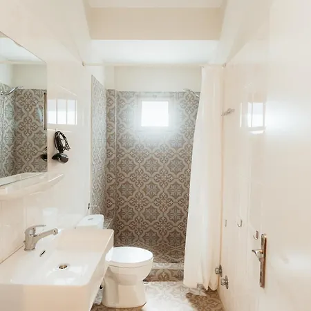 Aqua Beachfront Elegant מלון 3*