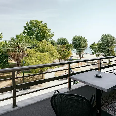 Aqua Beachfront Elegant Olympiakí Aktí