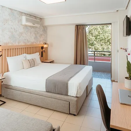 Aqua Beachfront Elegant מלון