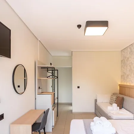 Aqua Beachfront Elegant מלון 3*