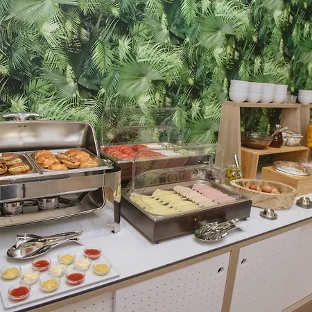 Aqua Beachfront Elegant Olympiakí Aktí