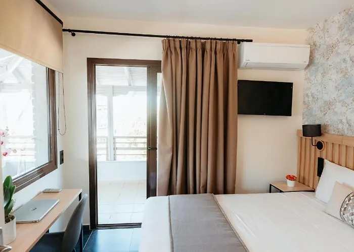 Aqua Beachfront Elegant Hotel