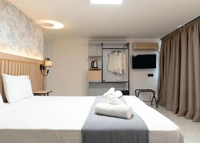 Aqua Beachfront Elegant Olympiakí Aktí