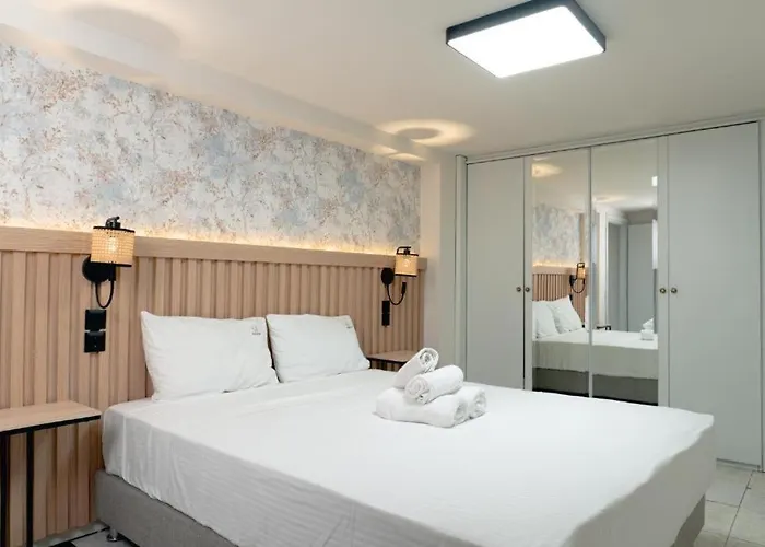 Aqua Beachfront Elegant Hotel