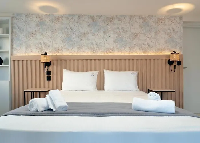 Aqua Beachfront Elegant Olympiakí Aktí